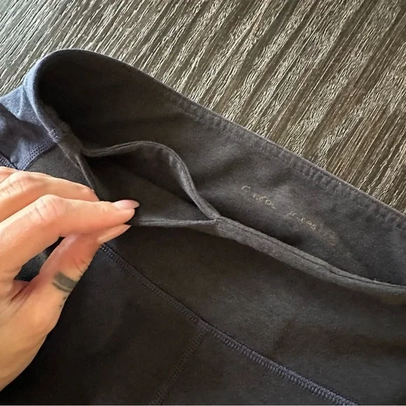 Outdoor Voices Two Tone 7/8 Signature OV Sculpt Legging in Blue/Black, Medium - Picture 10 of 13